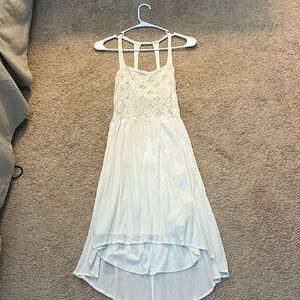 super cute white dress!
